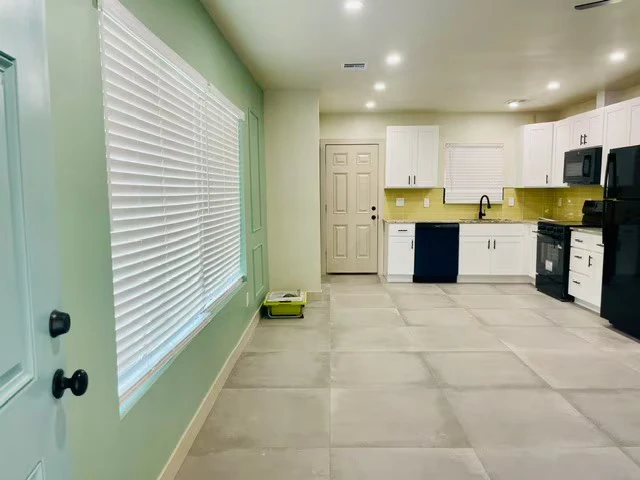 1501 W Lynwood St Phoenix, AZ 85007 photo 3