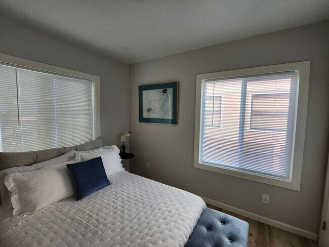 521 66th St unit 1424326P photo 5