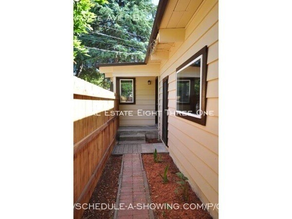 946 N Branciforte Ave photo 2