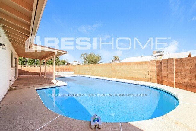 1315 S Polly Ann Dr Tempe, AZ 85281 photo 2