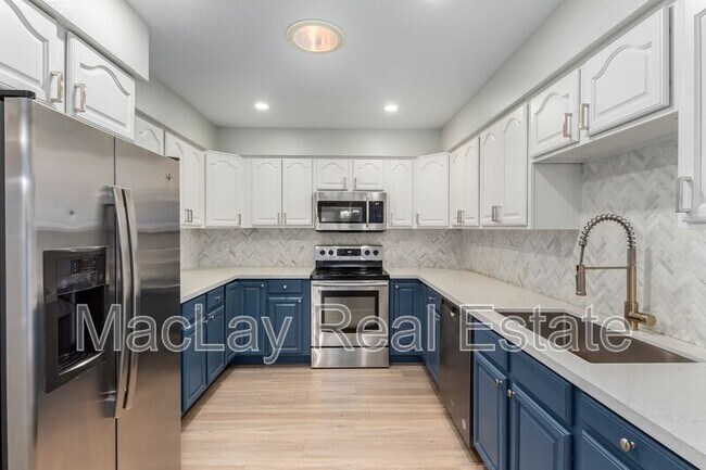 11207 S Bannock St Phoenix, AZ 85044 photo 2