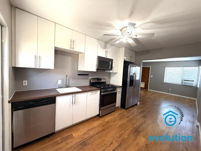 6773 Mohawk St San Diego, CA 92115 photo 2