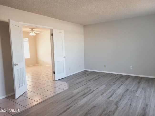 8425 E Crestwood Way Scottsdale, AZ 85250 photo 4