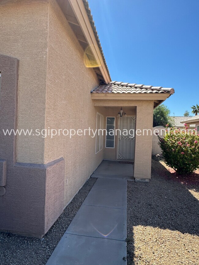 10441 W Palm Ln Avondale, AZ 85392 photo 2