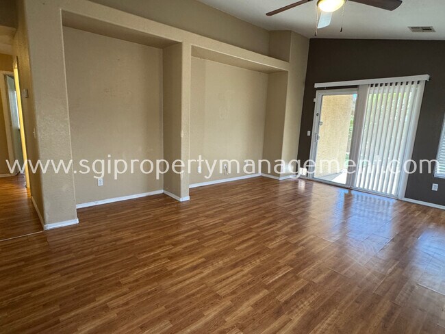10441 W Palm Ln Avondale, AZ 85392 photo 4