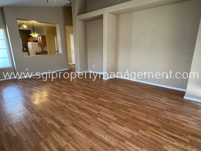 10441 W Palm Ln Avondale, AZ 85392 photo 3