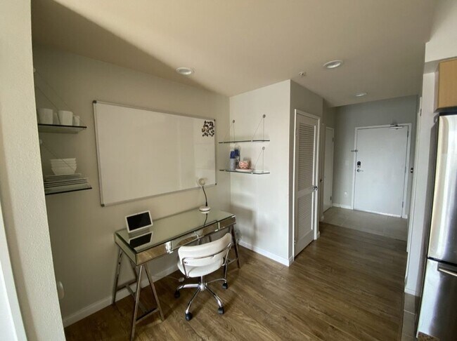 445 Island Ave San Diego, CA 92101 photo 4