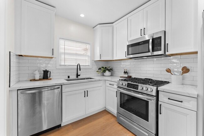 2556 B St San Diego, CA 92102 photo 2