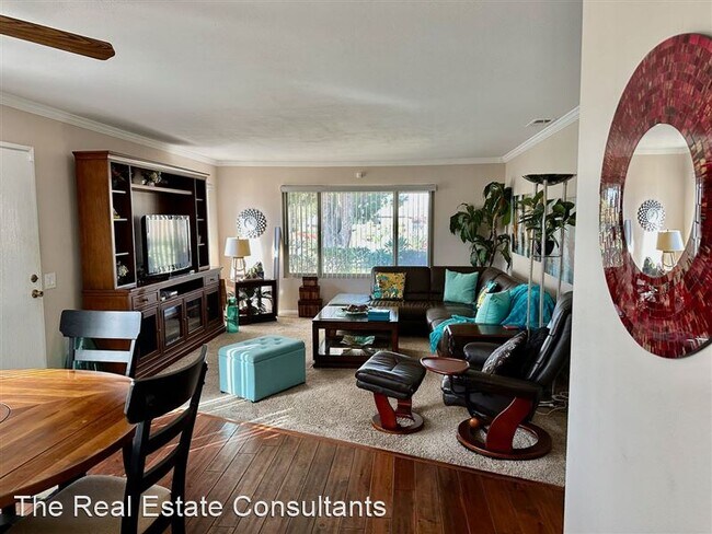 1019 Plover Way Oceanside, CA 92057 photo 2