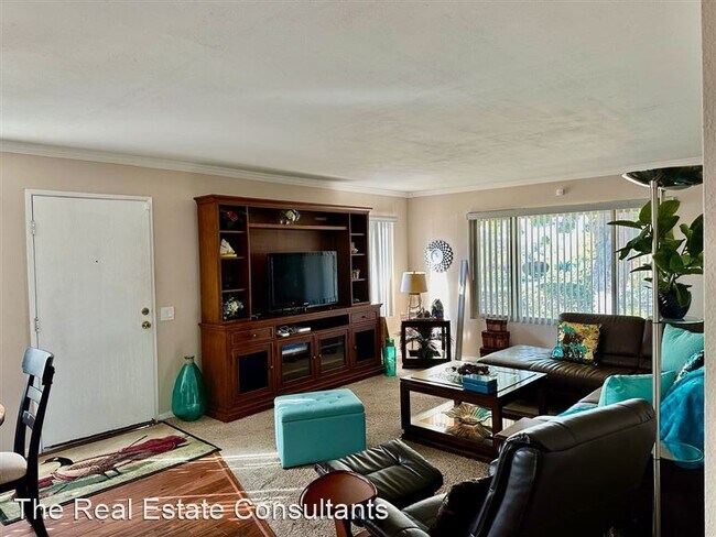 1019 Plover Way Oceanside, CA 92057 photo 4