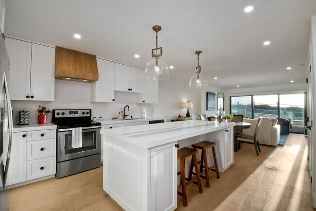 597 S Sierra Ave Solana Beach, CA 92075 photo 4
