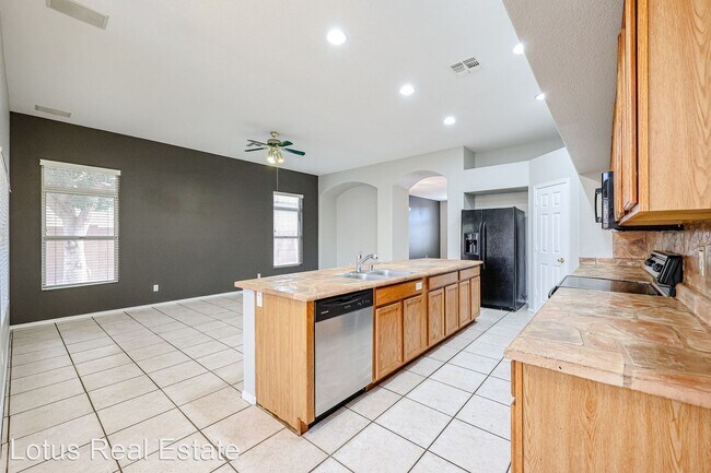726 W Del Rio St Gilbert, AZ 85233 photo 2