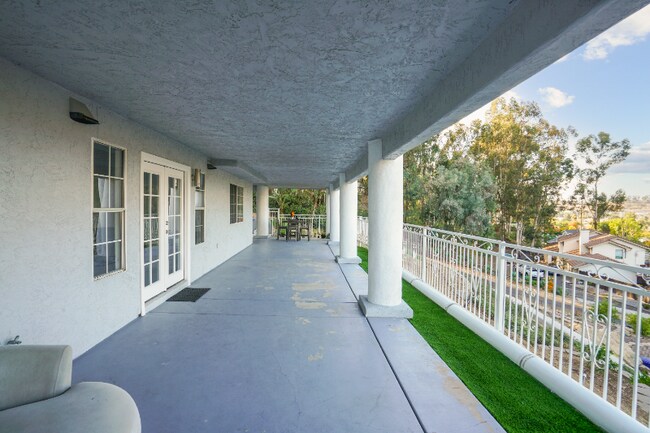 571 Tilling Way El Cajon, CA 92020 photo 2