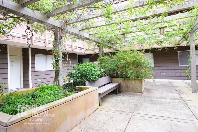 2601 College Ave #303 photo 2