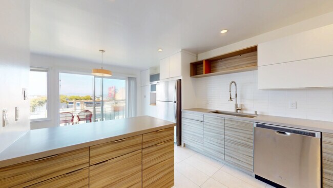 2642 Greenwich St San Francisco, CA 94123 photo 2
