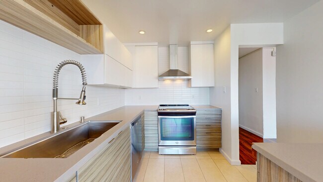 2642 Greenwich St San Francisco, CA 94123 photo 3
