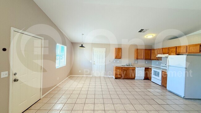 8210 W Concordia Dr Arizona City, AZ 85123 photo 3