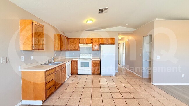 8210 W Concordia Dr Arizona City, AZ 85123 photo 2