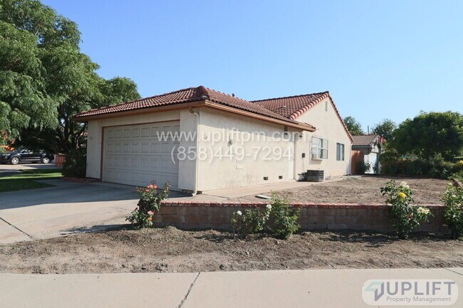 515 La Haina Pl Ramona, CA 92065 photo 2