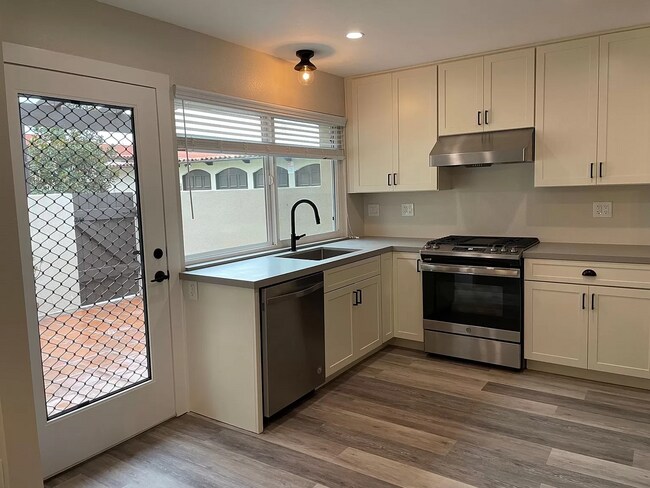 11918 Rancho Bernardo Rd San Diego, CA 92128 photo 4