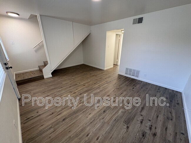 623 W 16th St photo 2