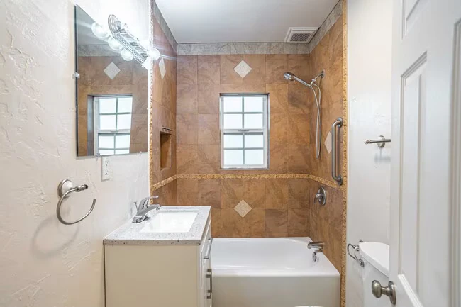Rolando Place Apartments photo 3