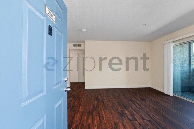 Unit B206 photo 3