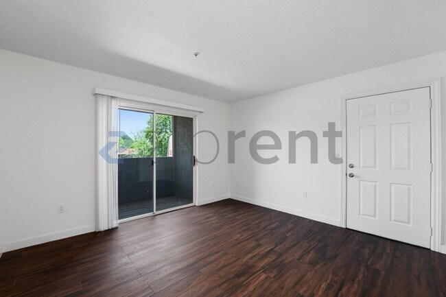 Unit B206 photo 5