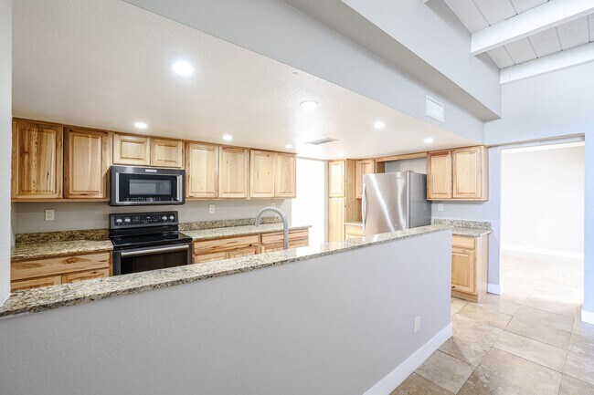 2402 W Voltaire Ave Phoenix, AZ 85029 photo 2