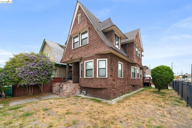 2804 Adeline St photo 2