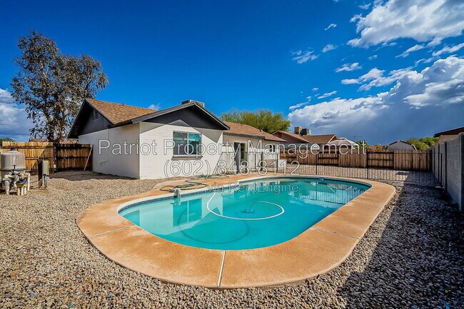 7003 W Sierra St photo 2