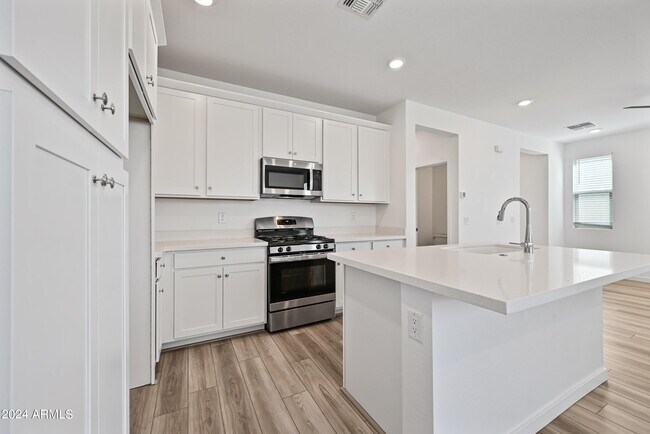 4816 S Ferric Mesa, AZ 85212 photo 2