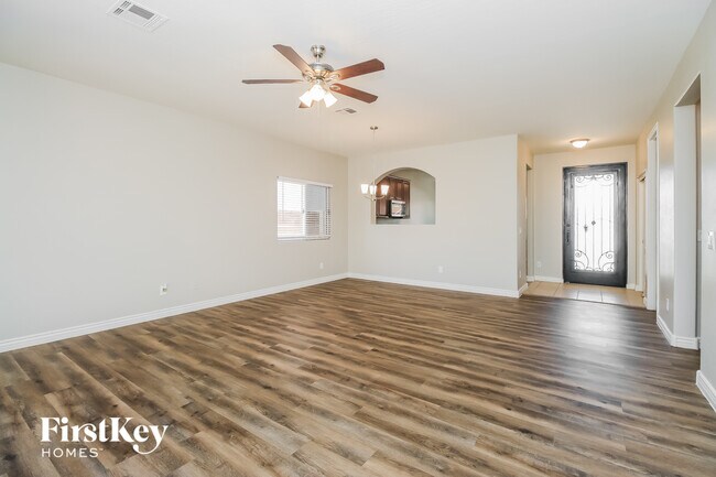 677 W Mesquite Tree Ln San Tan Valley, AZ 85143 photo 2