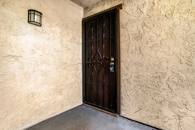 10202 Black Mountain Rd San Diego, CA 92126 photo 3
