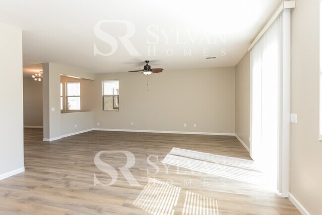 6311 S 32nd Glen Phoenix, AZ 85041 photo 4