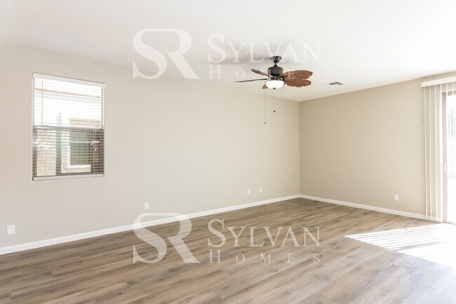 6311 S 32nd Glen Phoenix, AZ 85041 photo 3