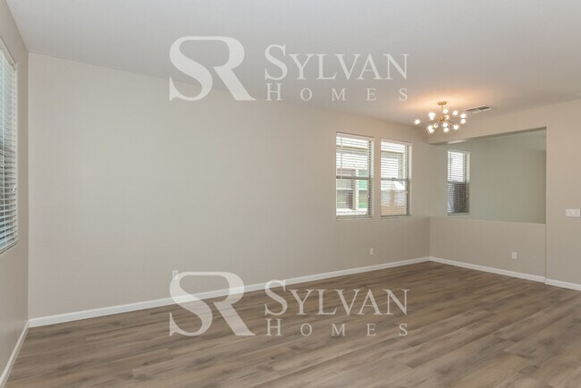 6311 S 32nd Glen Phoenix, AZ 85041 photo 5