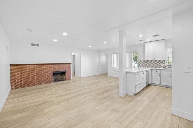 6306 Connie Dr San Diego, CA 92115 photo 2