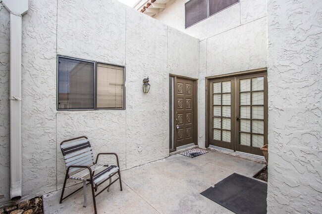 7633 E Sandalwood Dr Scottsdale, AZ 85250 photo 3