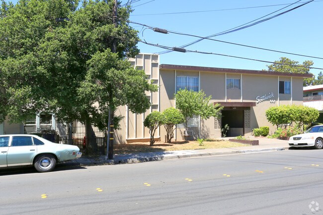 447 S E St photo 3