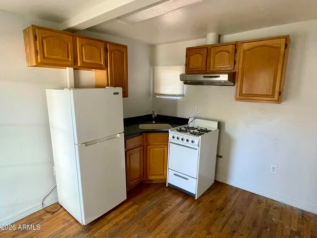 1216 W Roosevelt St Phoenix, AZ 85007 photo 2