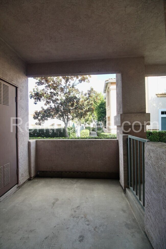 10722 Sabre Hill Dr San Diego, CA 92128 photo 3