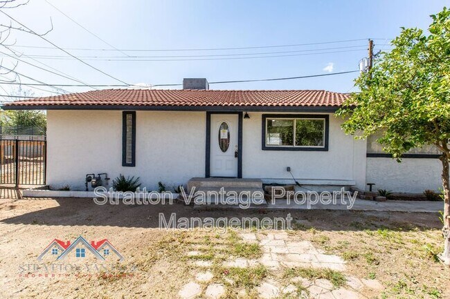 3120 N 38th St Phoenix, AZ 85018 photo 2