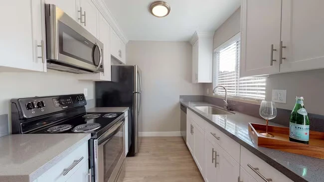 Henry Square- 2 Bed Luxury Townhomes photo 5