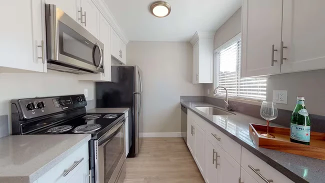 Henry Square- 2 Bed Luxury Townhomes