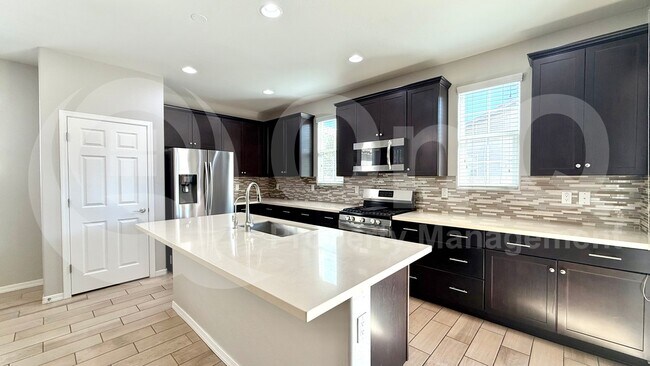 2241 W Betty Elyse Ln Phoenix, AZ 85023 photo 5