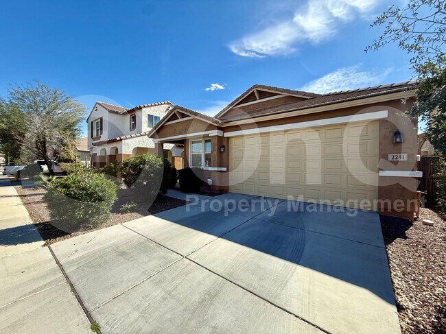 2241 W Betty Elyse Ln Phoenix, AZ 85023 photo 2