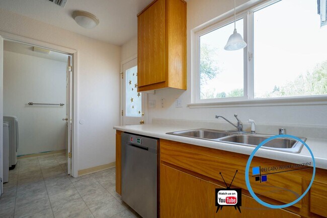 545 Military W Benicia, CA 94510 photo 5