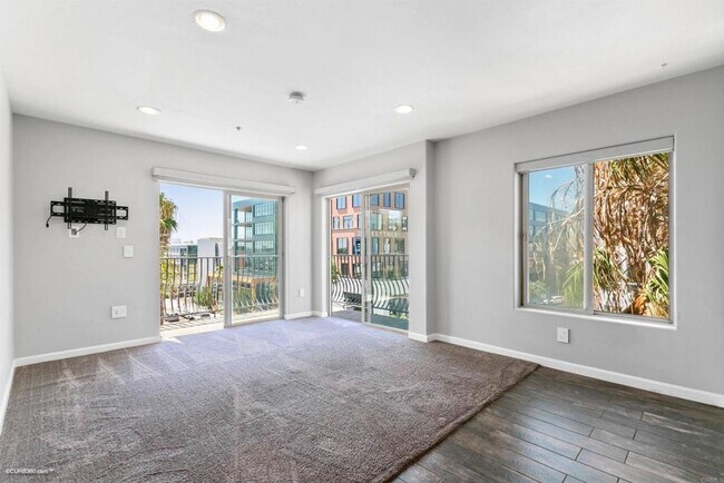 801 W Hawthorn St San Diego, CA 92101 photo 2