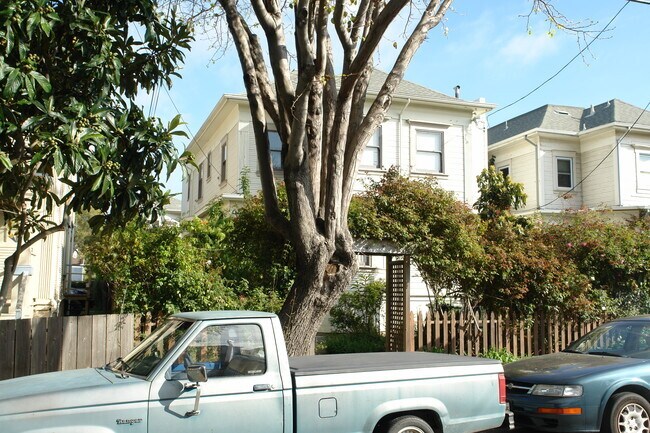 1827-1829 Berkeley Way photo 3